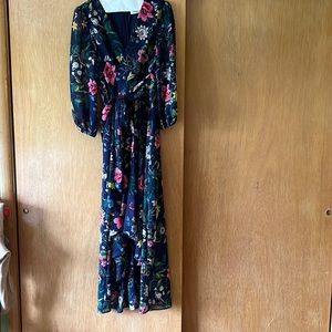 Eliza j women dress , blue layer underneath that goes above knee. Size 2